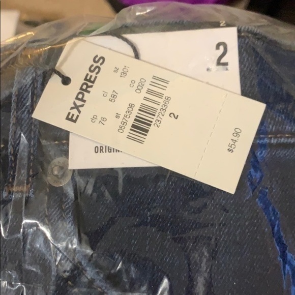 Express high waisted dark wash shorts Raw hem Sz 2 - Picture 7 of 7